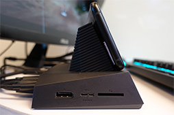 画像ギャラリー No.026のサムネイル画像 / ［COMPUTEX］ASUSがゲーマー向けスマートフォン「ROG Phone」を発表。高クロック駆動のSnapdragon 845を冷やす外付けクーラー付き
