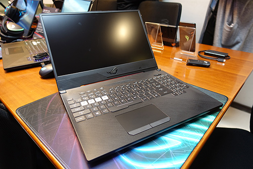 画像ギャラリー No.003のサムネイル画像 / ［COMPUTEX］ASUSから新型ノートPC登場。FPSゲーマー向け「SCAR II」とMOBAゲーマー向け「HERO II」の2製品