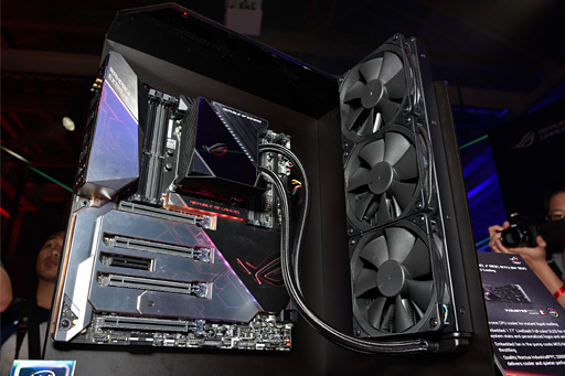 画像ギャラリー No.002のサムネイル画像 / ［COMPUTEX］その名は「竜神」「竜王」。ASUS ROG初の簡易液冷クーラーをリリース