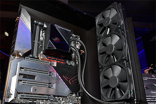 画像ギャラリー No.007のサムネイル画像 / ［COMPUTEX］「ROG」初の液冷クーラーから新型ノートPC，そしてゲーム特化スマホ「ROG Phone」登場で盛り上がったASUSイベントレポート