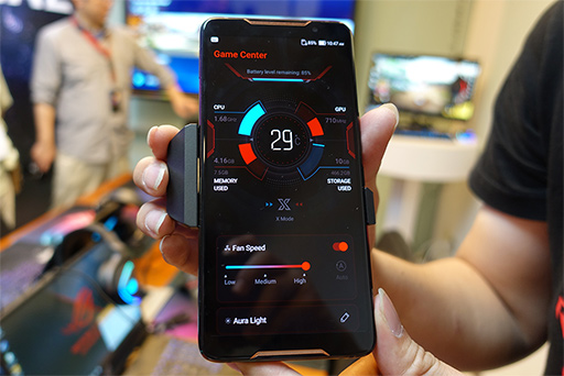 画像ギャラリー No.024のサムネイル画像 / ［COMPUTEX］「ROG」初の液冷クーラーから新型ノートPC，そしてゲーム特化スマホ「ROG Phone」登場で盛り上がったASUSイベントレポート