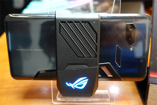 画像ギャラリー No.031のサムネイル画像 / ［COMPUTEX］「ROG」初の液冷クーラーから新型ノートPC，そしてゲーム特化スマホ「ROG Phone」登場で盛り上がったASUSイベントレポート