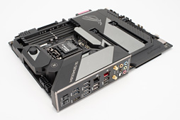 画像ギャラリー No.026のサムネイル画像 / 写真で見る「ROG MAXIMUS XI FORMULA」。ASUSのゲーマー向けハイエンドZ390マザーボード