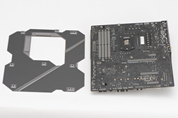 画像ギャラリー No.032のサムネイル画像 / 写真で見る「ROG MAXIMUS XI FORMULA」。ASUSのゲーマー向けハイエンドZ390マザーボード