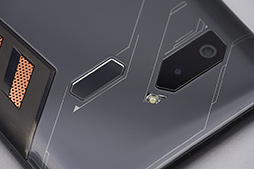 画像ギャラリー No.008のサムネイル画像 / 「ROG Phone」レビュー。確かにこれは「ゲーマー向けスマートフォン」だ