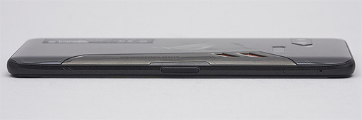 画像ギャラリー No.012のサムネイル画像 / 「ROG Phone」レビュー。確かにこれは「ゲーマー向けスマートフォン」だ