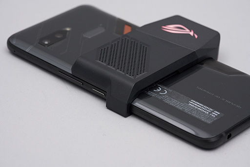 画像ギャラリー No.019のサムネイル画像 / 「ROG Phone」レビュー。確かにこれは「ゲーマー向けスマートフォン」だ