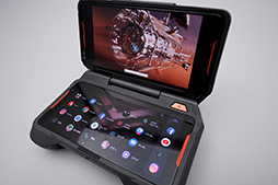 画像ギャラリー No.008のサムネイル画像 / ASUS「ROG Phone」用周辺機器をまとめてレビュー。“変なデバイス”はスマホにおけるゲームの常識を変えるかもしれない