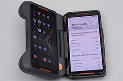 画像ギャラリー No.016のサムネイル画像 / ASUS「ROG Phone」用周辺機器をまとめてレビュー。“変なデバイス”はスマホにおけるゲームの常識を変えるかもしれない