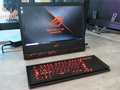 ほとんど「バッテリー内蔵のディスプレイ一体型PC」？ ASUSが一風変わった“ゲーマー向けノート”を発表