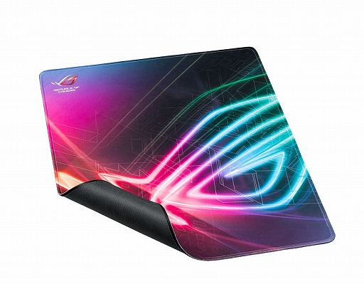画像ギャラリー No.001のサムネイル画像 / ASUS，縦に長く横に短いユニークな形状の布系マウスパッド「ROG Strix Edge」