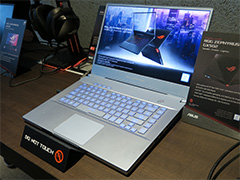 ASUS，薄型ノートPCやゲーマー向けモバイルディスプレイなど新製品を多数発表。ゲームにも使える2画面ノートPCも注目だ