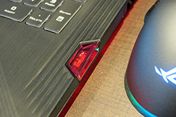 画像ギャラリー No.007のサムネイル画像 / ASUS，薄型ノートPCやゲーマー向けモバイルディスプレイなど新製品を多数発表。ゲームにも使える2画面ノートPCも注目だ