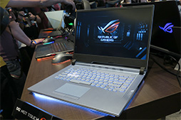 画像ギャラリー No.013のサムネイル画像 / ASUS，薄型ノートPCやゲーマー向けモバイルディスプレイなど新製品を多数発表。ゲームにも使える2画面ノートPCも注目だ