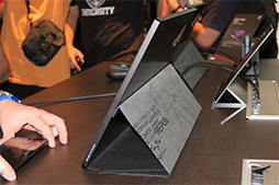 画像ギャラリー No.020のサムネイル画像 / ASUS，薄型ノートPCやゲーマー向けモバイルディスプレイなど新製品を多数発表。ゲームにも使える2画面ノートPCも注目だ