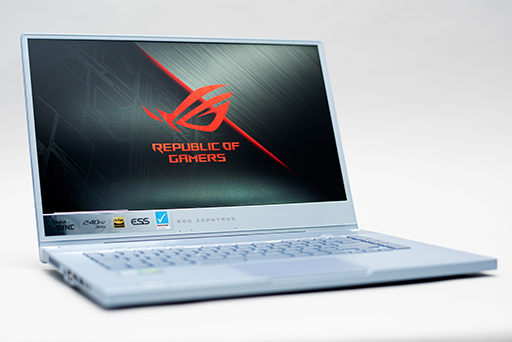 画像ギャラリー No.002のサムネイル画像 / 銀色の薄型ノートPC「ROG Zephyrus S GX502GV」テストレポート。ゲーマー向けらしくない見た目に充実のスペックが見どころだ