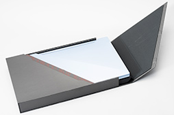 画像ギャラリー No.004のサムネイル画像 / 銀色の薄型ノートPC「ROG Zephyrus S GX502GV」テストレポート。ゲーマー向けらしくない見た目に充実のスペックが見どころだ