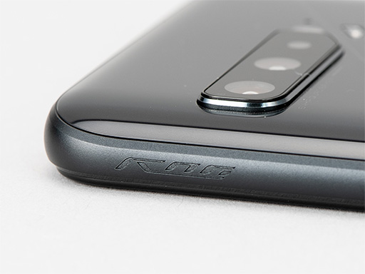 画像ギャラリー No.014のサムネイル画像 / 5G対応ゲーマー向けスマホ「ROG Phone 3」が発表。Snapdragon 865 Plusと144Hz表示対応有機ELパネルでスペック一新
