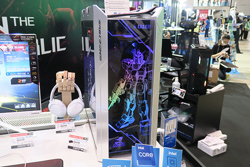 画像ギャラリー No.004のサムネイル画像 / ［TGS 2021］ASUSブースで激レアなガンダムコラボ自作ゲームPCや個性的なゲーマー向け周辺機器に触れてみた