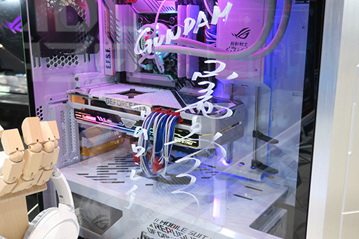 画像ギャラリー No.005のサムネイル画像 / ［TGS 2021］ASUSブースで激レアなガンダムコラボ自作ゲームPCや個性的なゲーマー向け周辺機器に触れてみた