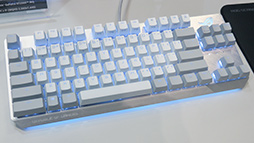 画像ギャラリー No.007のサムネイル画像 / ［TGS 2021］ASUSブースで激レアなガンダムコラボ自作ゲームPCや個性的なゲーマー向け周辺機器に触れてみた