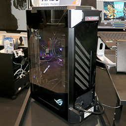 画像ギャラリー No.011のサムネイル画像 / ［TGS 2021］ASUSブースで激レアなガンダムコラボ自作ゲームPCや個性的なゲーマー向け周辺機器に触れてみた