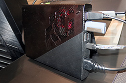 画像ギャラリー No.013のサムネイル画像 / ［TGS 2021］ASUSブースで激レアなガンダムコラボ自作ゲームPCや個性的なゲーマー向け周辺機器に触れてみた