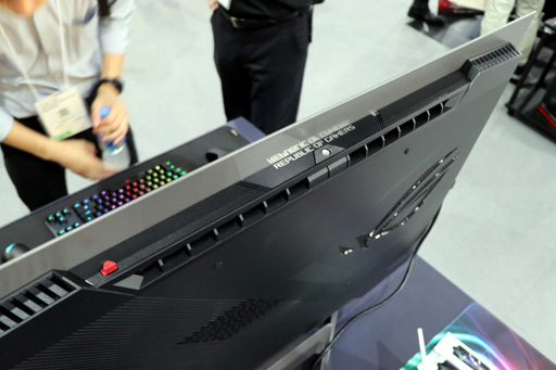 画像ギャラリー No.003のサムネイル画像 / ［TGS2022］ASUSが日本未発表製品を先行展示。41.5型の大型有機ELディスプレイ「PG42UQ」と「ROG Phone 6」に注目だ