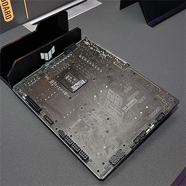 画像ギャラリー No.011のサムネイル画像 / 新型キースイッチを採用した“96％”キーボードや「ケーブルが見えないPC」などユニークな製品をASUSが披露
