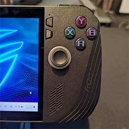 画像ギャラリー No.006のサムネイル画像 / 携帯型ゲームPC「ROG Ally X」は何が変わった? 実機を触ってチェックした