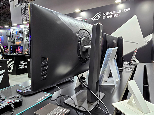 画像ギャラリー No.006のサムネイル画像 / 世界最速610Hzを体感せよ。ASUSのeスポーツプロ向けSuper TN液晶ディスプレイ「ROG Strix XG248QSG Ace」がTGS2025に見参［TGS2025］
