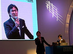 画像ギャラリー No.003のサムネイル画像 / ［TGS 2008＃035］セガの「インターネットアドベンチャー［iA］」特別イベントに“iモードの父”夏野氏登場