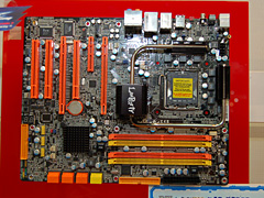 画像ギャラリー No.013のサムネイル画像 / ［COMPUTEX 2008＃07］「どうやったらいいか分からない人向け」のCPU自動オーバークロック機能をDFIが実装