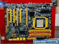 画像ギャラリー No.014のサムネイル画像 / ［COMPUTEX 2008＃07］「どうやったらいいか分からない人向け」のCPU自動オーバークロック機能をDFIが実装