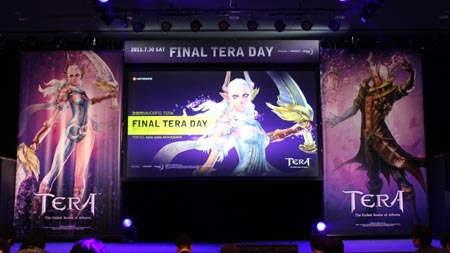 画像ギャラリー No.001のサムネイル画像 / 秋葉原がTERA一色に染まった「FINAL TERA DAY」の様子を,開発会社CEOへのミニインタビューとともに紹介