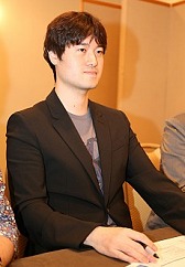 画像ギャラリー No.002のサムネイル画像 / 前代未聞の3社による協力体制，運営移管後の「TERA」はどうなるのか？　新プロデューサーらキーマンに直撃インタビュー