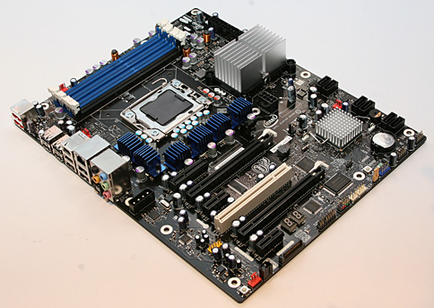 画像ギャラリー No.002のサムネイル画像 / Intel，「Core i7」対応のハイエンドX58マザーボード「Smackover」を公開