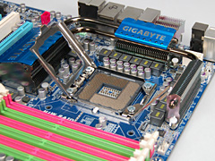 画像ギャラリー No.012のサムネイル画像 / GIGABYTEのゲーマー&OC向けマザー「GA-EX58-EXTREME」を写真で確認