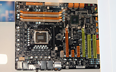 画像ギャラリー No.004のサムネイル画像 / 「P57」「H57/H55」チップセットのスペックが垣間見える，CeBIT 2009のIntelブース