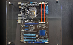 画像ギャラリー No.012のサムネイル画像 / ［COMPUTEX］ASUS，P55＆P57マザーボードを公開。SATA 3.0とUSB 3.0に両対応のX58マザーも