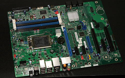 画像ギャラリー No.002のサムネイル画像 / ［COMPUTEX］“Skulltrail & Bonetrail後継”のドクロマーク入りIntel製P55マザーをNVIDIAショウルームで発見