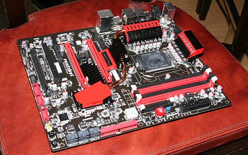 画像ギャラリー No.004のサムネイル画像 / ［COMPUTEX］Foxconn，ゲーマー向けマザーの次期フラグシップ「Inferno Katana」を披露。nForce 200搭載か？