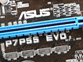 ASUSの“次世代機”，P55マザーボード「P7P55D EVO」を写真で見る。ほぼ製品版？