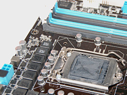 画像ギャラリー No.007のサムネイル画像 / ASUSの“次世代機”，P55マザーボード「P7P55D EVO」を写真で見る。ほぼ製品版？