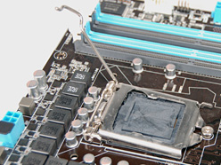 画像ギャラリー No.008のサムネイル画像 / ASUSの“次世代機”，P55マザーボード「P7P55D EVO」を写真で見る。ほぼ製品版？