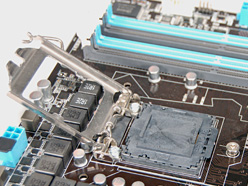 画像ギャラリー No.009のサムネイル画像 / ASUSの“次世代機”，P55マザーボード「P7P55D EVO」を写真で見る。ほぼ製品版？