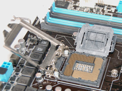 画像ギャラリー No.010のサムネイル画像 / ASUSの“次世代機”，P55マザーボード「P7P55D EVO」を写真で見る。ほぼ製品版？
