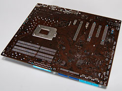 画像ギャラリー No.005のサムネイル画像 / ASUSのH57マザー「P7H57D-V EVO」実機写真レポート。手堅い作りのミドルハイクラスモデル