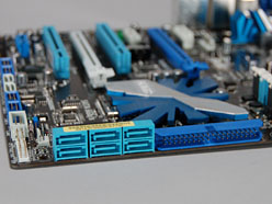 画像ギャラリー No.009のサムネイル画像 / ASUSのH57マザー「P7H57D-V EVO」実機写真レポート。手堅い作りのミドルハイクラスモデル