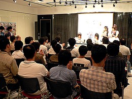 画像ギャラリー No.001のサムネイル画像 / 中2女子におすすめは,やおい漫画? PS2/PSP版「萌え萌え2次大戦(略)☆デラックス」オフラインイベント
